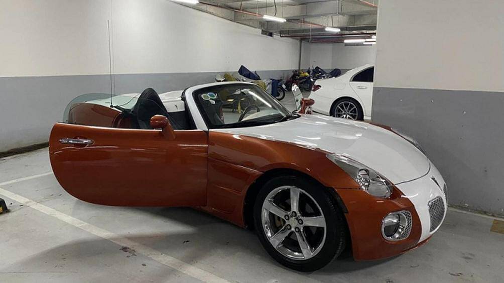 Solstice là một chiếc xe thể thao sản xuất bởi Pontiac, một thương hiệu con của tập đoàn General Motors