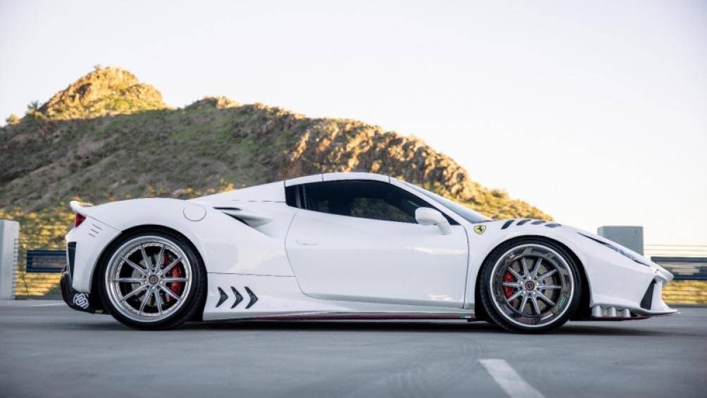 Đuôi của F8 Spider được Creative Bespoke thiết kế lại với khuếch tán gió mang phong cách mới, kích thước lớn hơn