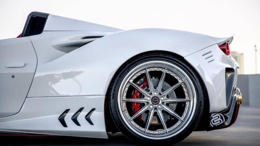 Ferrari F8 Spider nguyên bản sử dụng động cơ V8 twin-turbo dung tích 3.9L, công suất 720 mã lực và mô-men xoắn cực đại 770 Nm