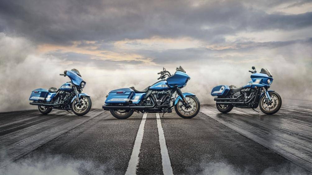 Bộ sưu tập Enthusiast gồm 3 mẫu xe Harley-Davidson Road Glide ST, Street Glide ST và Low Rider ST, lấy cảm hứng từ chú lợn Fast Johnnie – linh vật của hãng