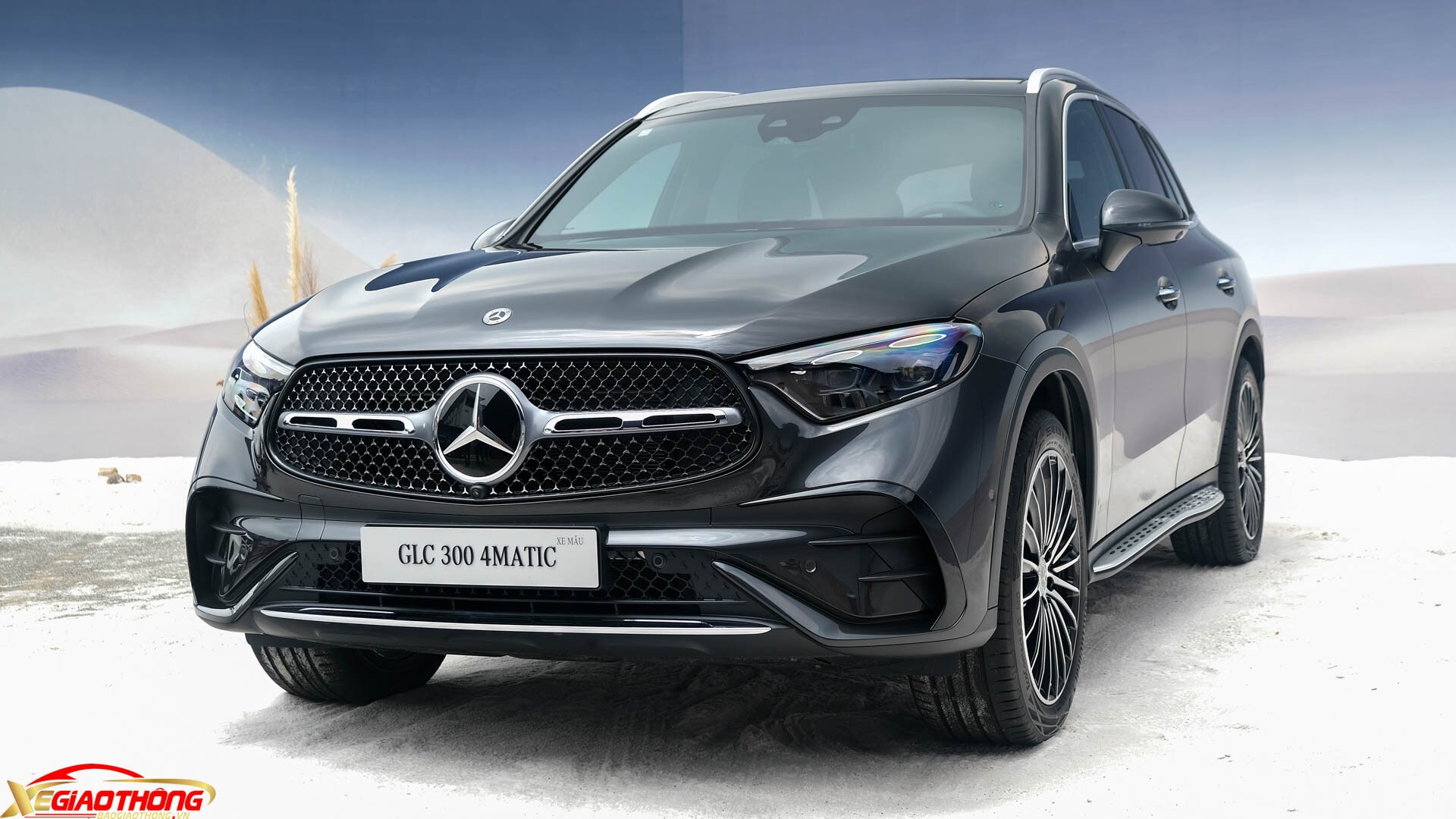 GLC 300 4Matic là phiên bản cao nhất của mẫu xe Mercedes-Benz GLC 2023 vừa ra mắt tại Việt Nam, có giá 2,799 tỷ đồng