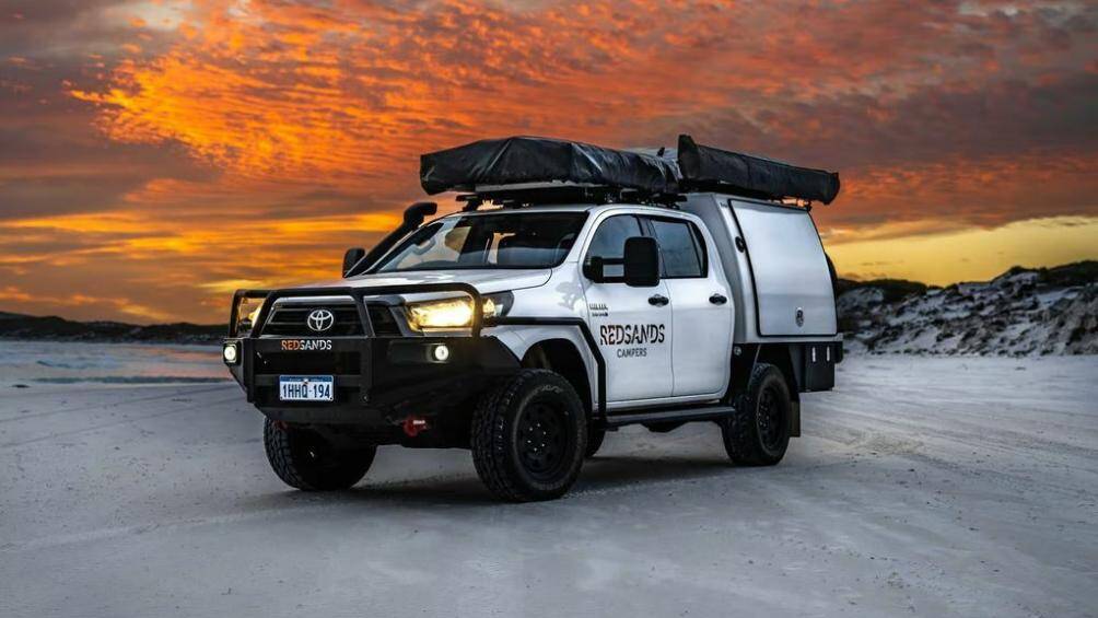 Xe được nâng cấp hệ thống treo, trang bị lốp địa hình hạng nặng, cản địa hình, ống thở và 2 lốp dự phòng...