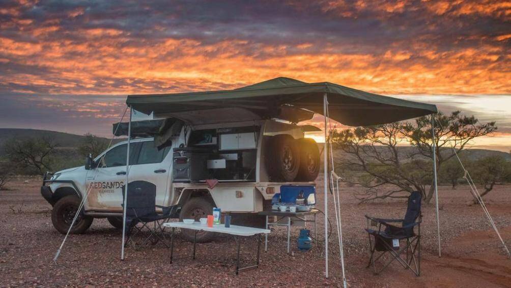 Hiện RedSands đang cung cấp xe cắm trại Hilux dùng máy dầu cùng hai tùy chọn bản cho 2 người và 5 người
