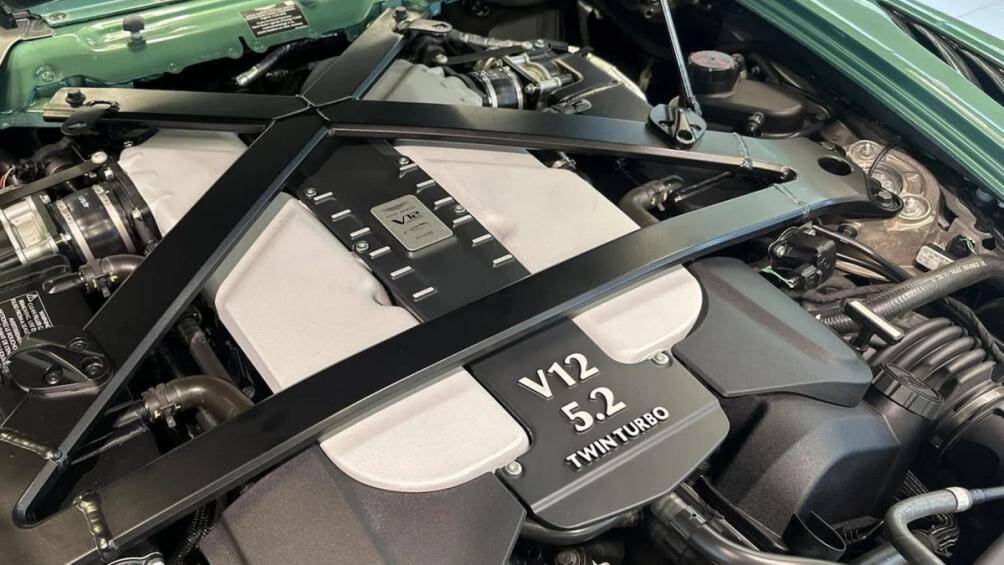 Xe sử dụng khối động cơ V12 twin-turbo 5.2L đến từ mẫu DBS Superleggera, tuy nhiên công suất được hạ thấp còn 700 mã lực và mô-men xoắn 753 Nm