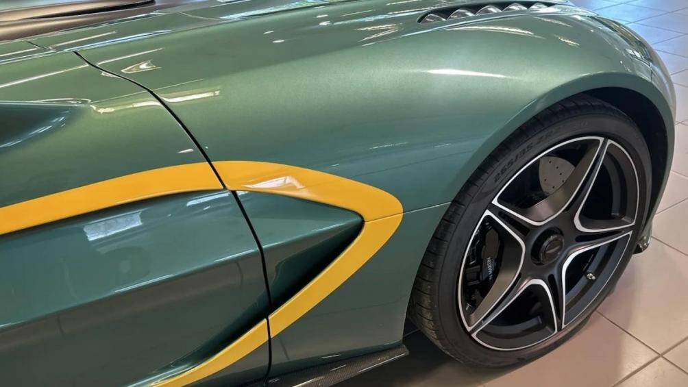 Xe được ra mắt vào tháng 3/2020, lấy cảm hứng thiết kế từ các mẫu DBR1 thắng giải Le Mans năm 1959 và CC100 Speedster Concept năm 2013