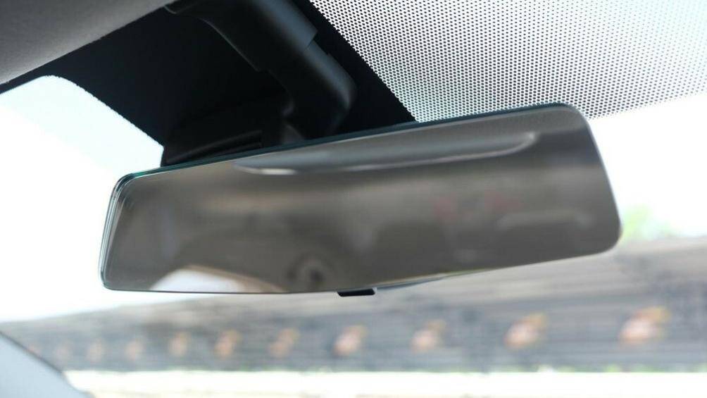 Gương chiếu hậu trong xe chuyển sang thiết kế không viền hoàn toàn mới