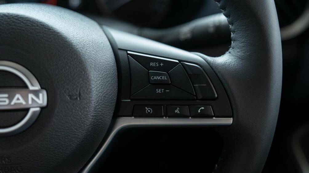 Vô-lăng của xe được bọc da mềm mại hơn trước