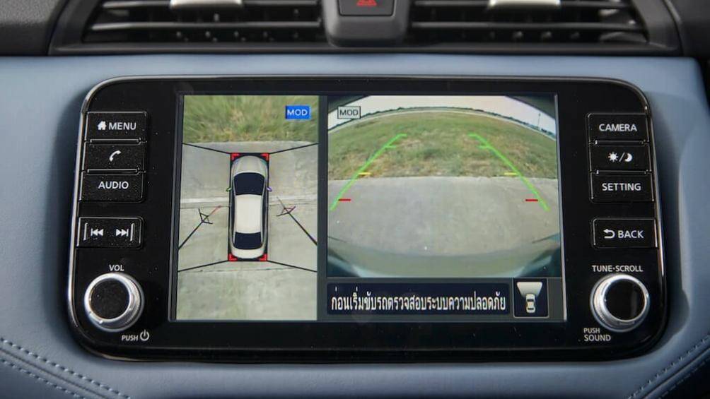 Trong khi đó, hệ thống cảnh báo tiền va chạm, phanh khẩn cấp tự động, camera 360 độ, cảnh báo điểm mù, cảnh báo lệch làn đường chỉ dành cho bản cao cấp