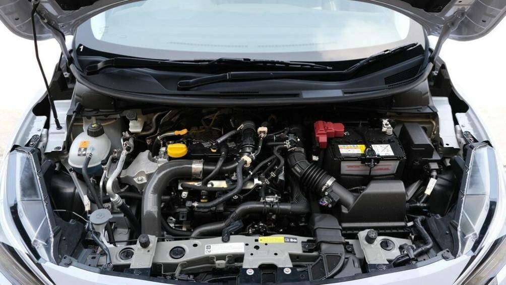 "Trái tim" của Nissan Almera 2023 tại Thái Lan vẫn là động cơ xăng 3 xi-lanh, tăng áp, dung tích 1.0L cho công suất tối đa 100 mã lực và mô-men xoắn cực đại 152 Nm