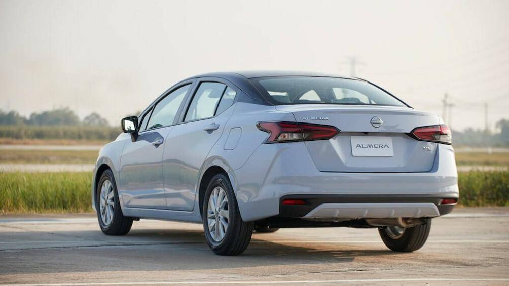 Từ bản EL trở lên, xe sẽ được trang bị vành hợp kim 15 inch...