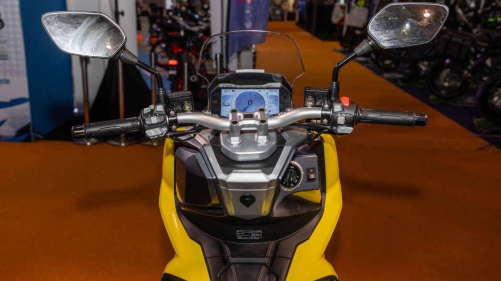 Sự kết hợp giữa động cơ xăng mà mô-tơ điện trên Aveta VADV 150 hybrid cho tổng công suất 16,2 mã lực và mô-men xoắn cực đại 14,6 Nm