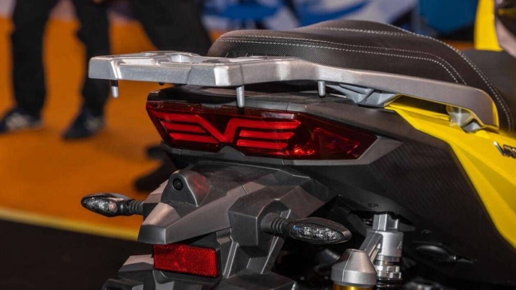 Theo Aveta, VADV 150 hybrid là mẫu xe hybrid thông minh với hệ thống DVR đầu tiên tại thị trường Malaysia