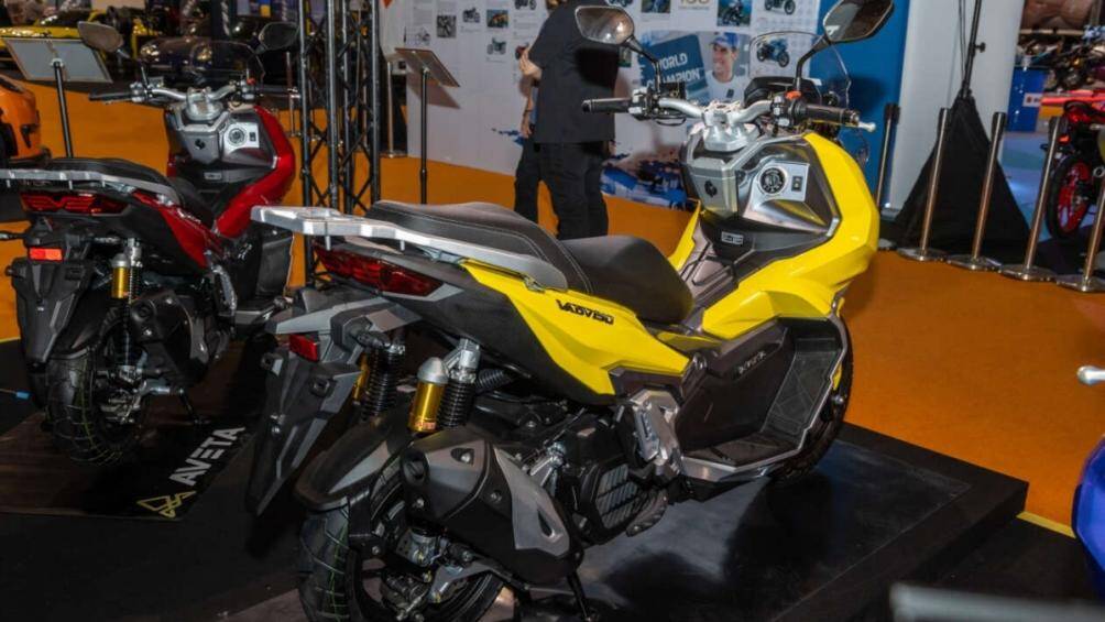 Được giới thiệu lần đầu tiên tại Malaysia vào tháng 3 năm nay nhưng V-ADV150 nhắm đến thị trường chính trong nước và đối thủ chính là Honda ADV160