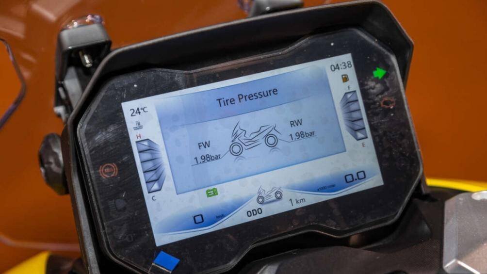 Hãng xe Trung Quốc còn trang bị cho Aveta VADV 150 hybrid bảng đồng hồ TFT 7 inch tích hợp đồng hồ tốc độ TBOX