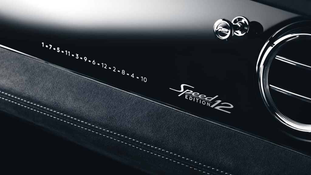 Các phiên bản đặc biệt này cung cấp một số tùy chọn bọc cabin với da màu đen Beluga