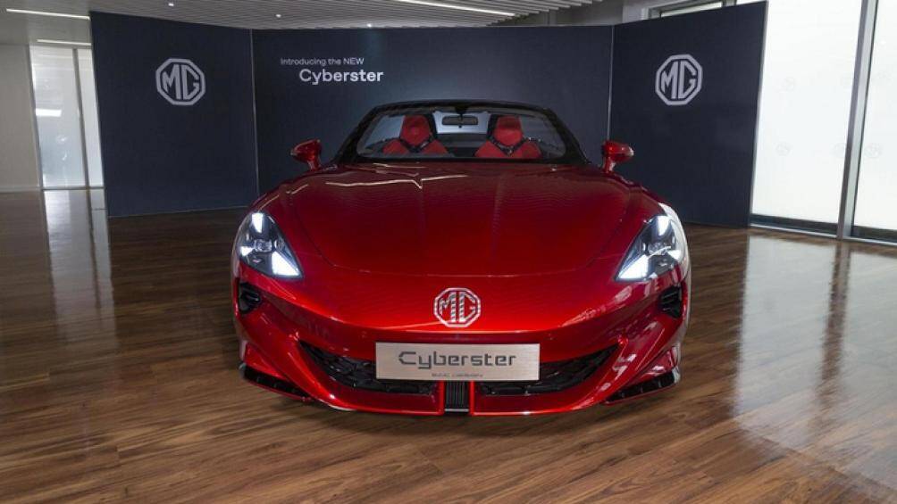 Giá bán của xe chưa được tiết lộ, nhưng theo chia sẻ của trang Autocar, MG Cyberster sẽ có giá dự kiến từ 55.000 bảng Anh (1,6 tỷ đồng)