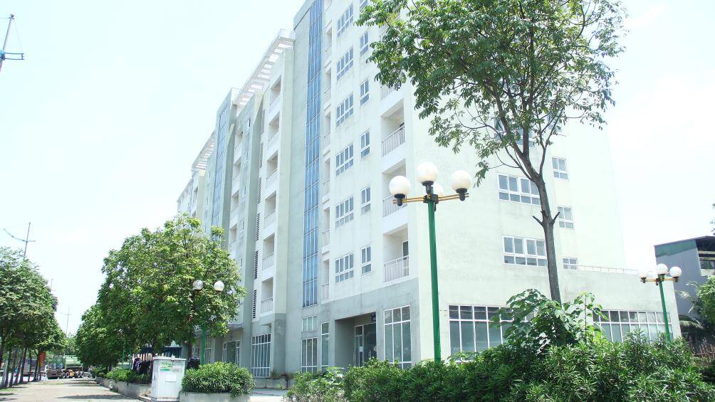 Được biết, 5 tòa nhà được xây nối nhau trên quỹ đất khoảng 30ha tại đường Lý Sơn mới (quận Long Biên), kết nối giao thông giữa đoạn từ nút giao cầu vượt đường 5 (cầu Chui) với đường Ngô Gia Tự, Nguyễn Văn Cừ, Nguyễn Văn Linh, đến phía Đông Nam chân cầu Đông Trù