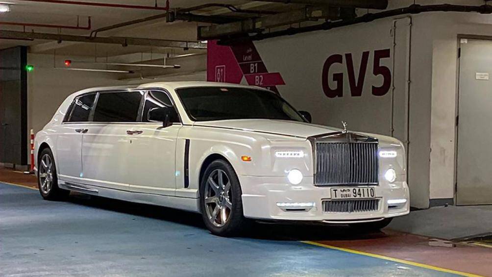 Chiếc sedan siêu sang Rolls-Royce Phantom VII của tỷ phú Dubai đã được gia tăng chiều dài cơ sở cùng các chi tiết đáng tiền khác