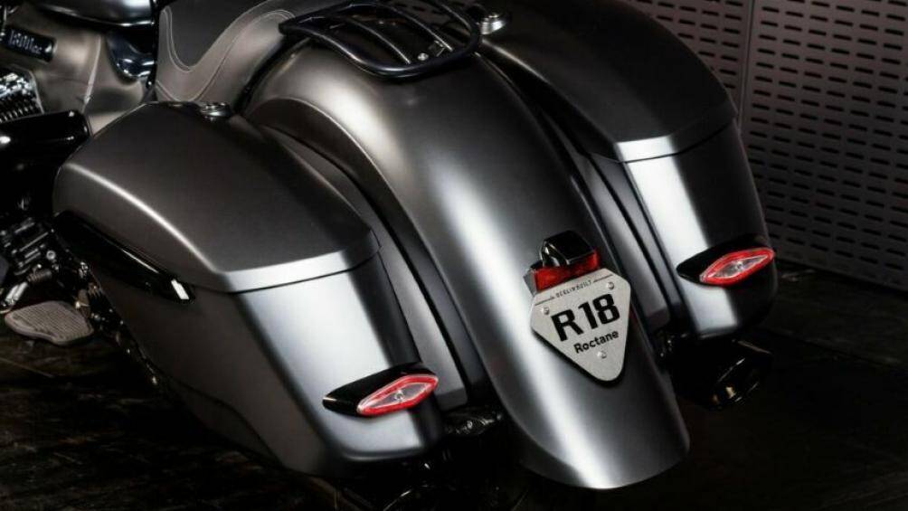 Tại thị trường Mỹ, BMW R 18 Roctane có giá bán từ 18.695 USD đến 19.590 USD (440 - 460 triệu đồng)