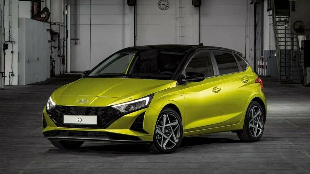 Lưới tản nhiệt của Hyundai i20 2024 cũng được thay đổi tạo hình bên trong. Logo của hãng không còn nằm trong lưới tản nhiệt mà chuyển lên phía trên