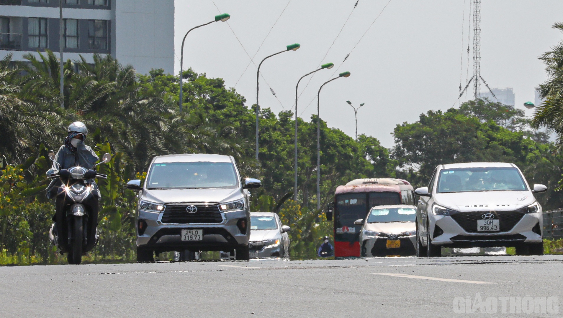 Cái nắng gay gắt khiến đường phố xuất hiện ảo ảnh