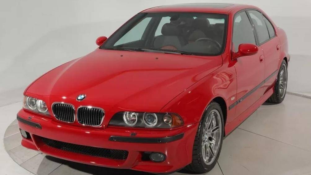 Một đại lý xe cũ ở Mỹ đã rao bán chiếc BMW M5 (E39) sản xuất năm 2003, lăn bánh khoảng 1.200 km với mức giá 299.990 USD (hơn 7 tỷ đồng)