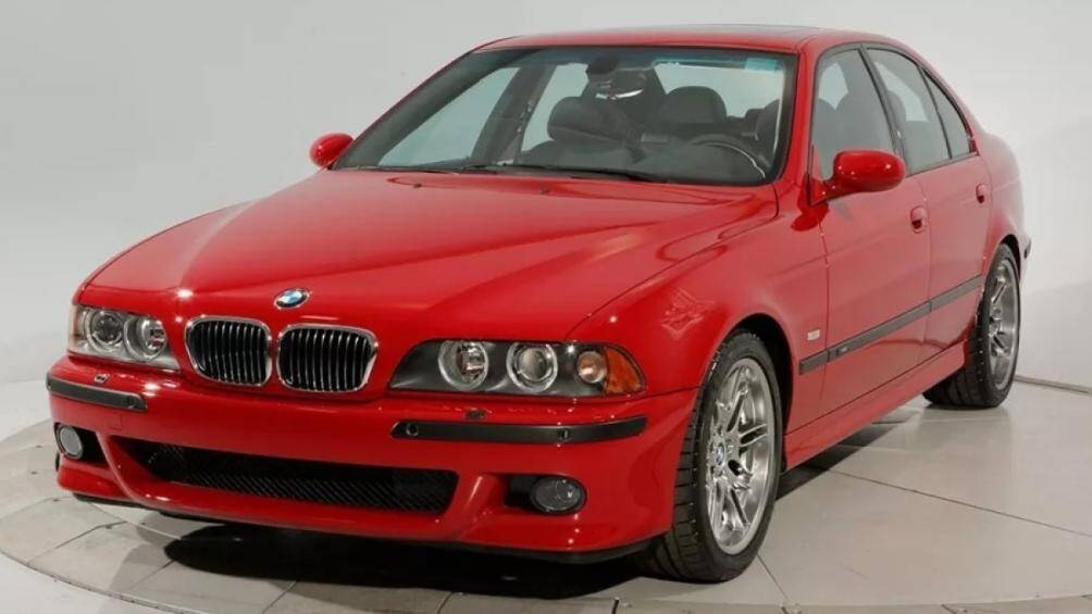 Sau khi mua lại, EG đã thay lốp Dunlop SP Sport 8080 nguyên bản bằng một bộ Michelin Pilot Sport 4S