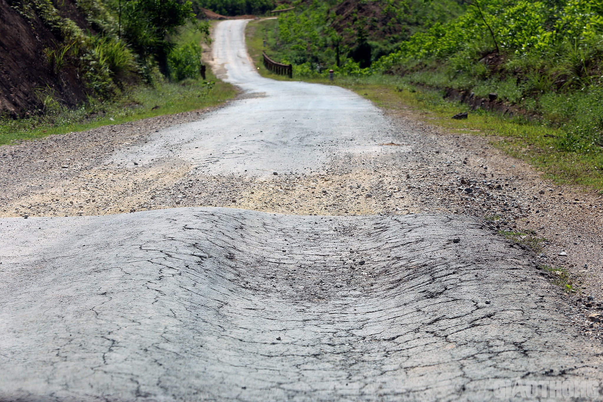 Ngoài đề xuất, địa phương cũng thường xuyên trao đổi với đơn vị quản lý tuyến để sớm có các giải pháp đảm bảo ATGT cho người và phương tiện.