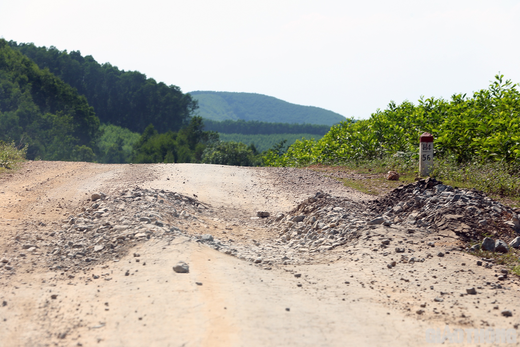 Ông Nguyễn Đình Phong - Chủ tịch UBND xã Thịnh Thành, huyện Yên Thành cho biết thêm: Đường tỉnh 538 có ý nghĩa rất lớn trong phát triển kinh tế - xã hội đối với nhân dân xã Thịnh Thành. Rất mong ngành giao thông quan tâm, sớm sửa chữa hư hỏng để người dân đi lại thuận lợi.