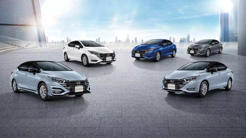 Xe cũng có thêm màu ngoại thất là xám Gray Sky Pearl, với khả năng đổi màu nhẹ tùy điều kiện ánh sáng bên ngoài