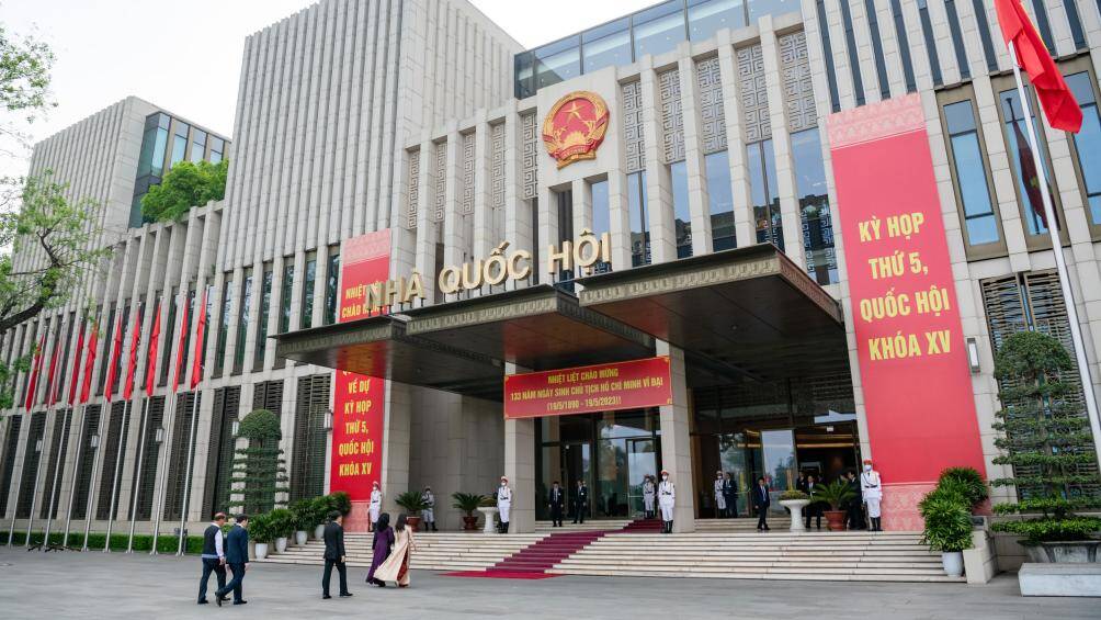 Kết thúc lễ viếng, các Đại biểu Quốc hội dự Phiên khai mạc kỳ họp thứ 5, Quốc hội khóa XV diễn ra lúc 8h sáng cùng ngày tại Phòng họp Diên Hồng, Nhà Quốc hội, Thủ đô Hà Nội. Chủ tịch Quốc hội Vương Đình Huệ sẽ có bài phát biểu khai mạc Kỳ họp thứ 5, Quốc hội khóa XV.
