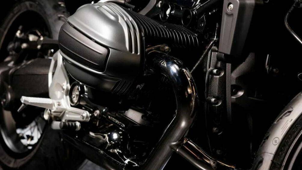 Mẫu xe này được sản xuất nhằm kỉ niệm 100 năm của BMW Motorrad, sức mạnh động cơ vẫn được nhà sản xuất từ Munich giấu kín
