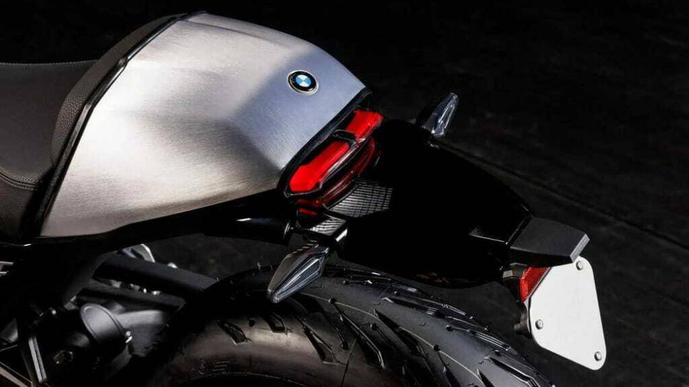 Cụm đèn hậu cũng có thiết kế phá cách trên R12 nineT khi được tích hợp thẳng vào yên xe