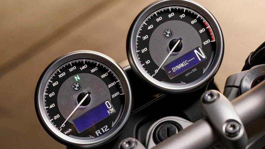 Một chi tiết đáng quan tâm là việc chiếc R12 này được trang bị hệ thống kiểm soát hành trình, trang bị mà trên mẫu R nineT tiền nhiệm không có…