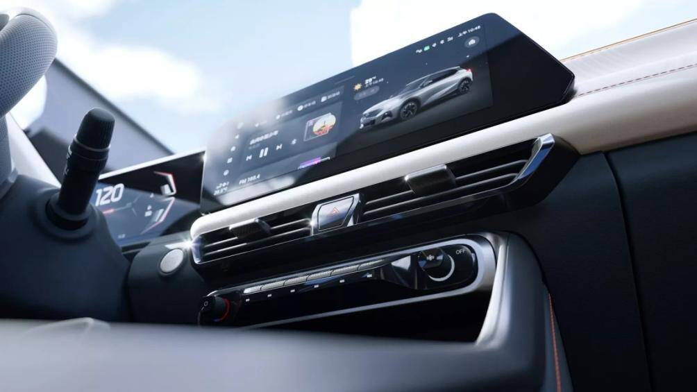 Khối động cơ xăng 4 xi-lanh, tăng áp, dung tích 1.5L, sản sinh công suất tối đa 177 mã lực và mô-men xoắn cực đại 270 Nm