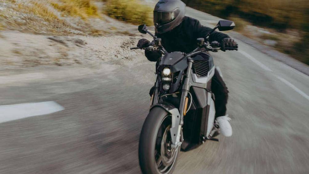 Nhà sản xuất xe máy điện Verge Motorcycles đến từ Phần Lan và nhà vô địch thế giới Công thức 1 Mika Hakkinen đã hợp tác để sản xuất phiên bản này