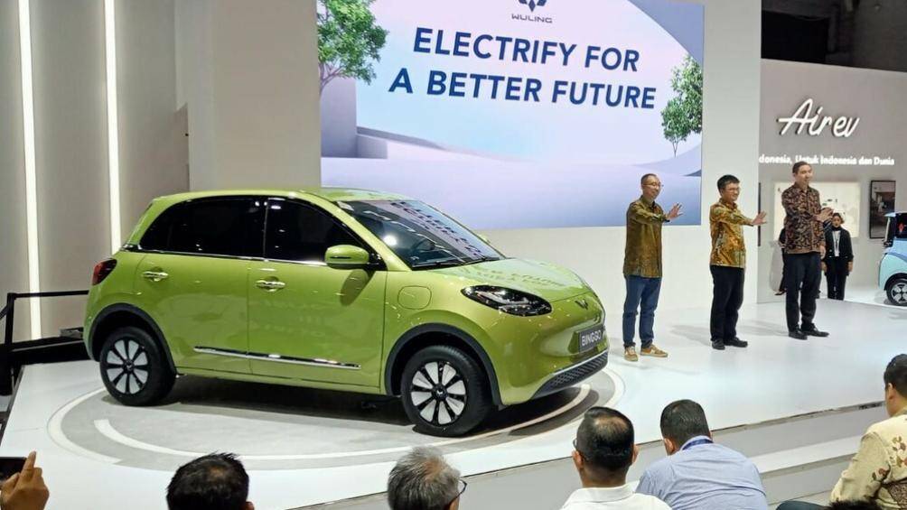 Mẫu ô tô điện cỡ nhỏ, giá rẻ Wuling Bingo ra mắt tại Indonesia và được trưng bày trong triển lãm PEVS 2023
