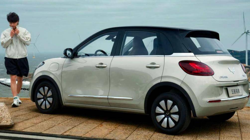 Giá xe Wuling Bingo ở thị trường Trung Quốc hiện dao động từ 59.800 - 83.800 Nhân dân tệ (khoảng 200 - 281 triệu đồng)