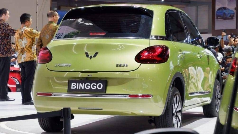 Đi với mô-tơ điện là 2 loại pin LFP với dung lượng 17,3 kWh và 31,9 kWh. Nhờ đó, xe có quãng đường di chuyển tương ứng là 203 km và 333 km