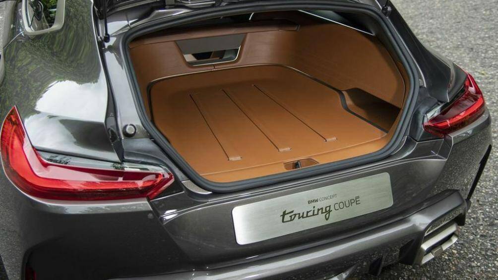 Các chi tiết đáng chú ý khác trên BMW Concept Touring Coupe như: lưới tản nhiệt hình quả thận mới với 7 nan kép dọc