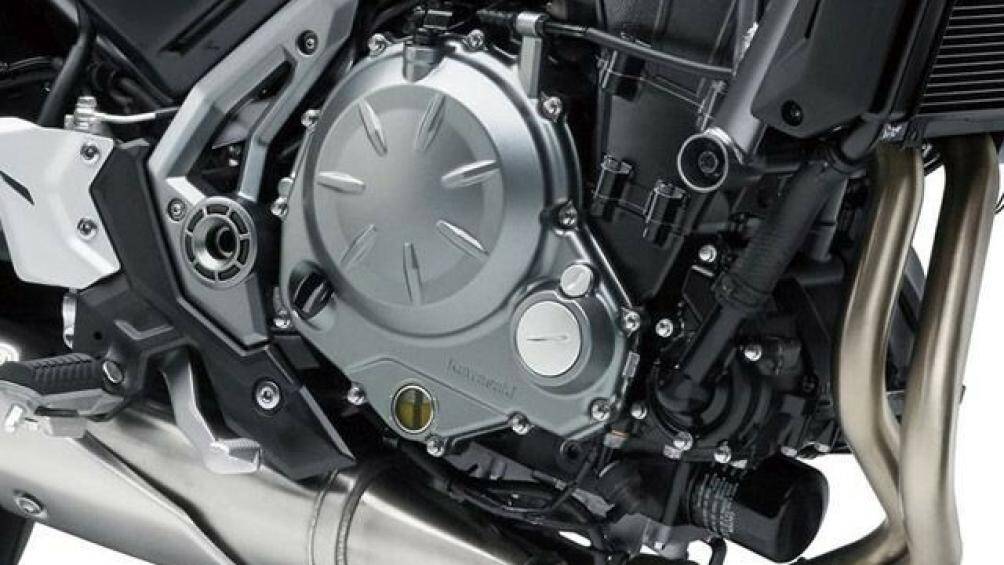 Z650 2023 còn sở hữu khả năng tối ưu hóa khí động học nhờ sự kết hợp hài hòa với khối động cơ mạnh mẽ 649 cc cho công suất 67 mã lực và mô men xoắn 64 Nm