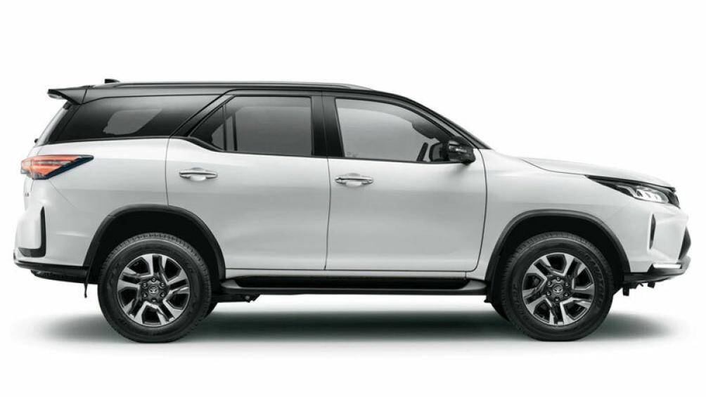 8. Toyota Fortuner (doanh số: 18.809 chiếc)