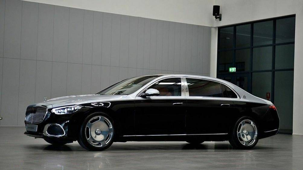Các trang bị ngoại thất của Mercedes-Maybach S580e ở thị trường Thái Lan sở hữu đèn pha Digital Light chiếu sáng theo góc đánh lái