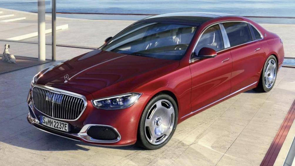 Cụ thể, xe được trang bị gói Driving Assistant System, bao gồm hệ thống giữ khoảng cách an toàn chủ động Distronic, hỗ trợ giữ làn đường chủ động...