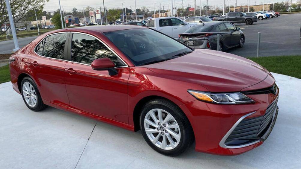 9. Toyota Camry (doanh số: 134.357 chiếc)