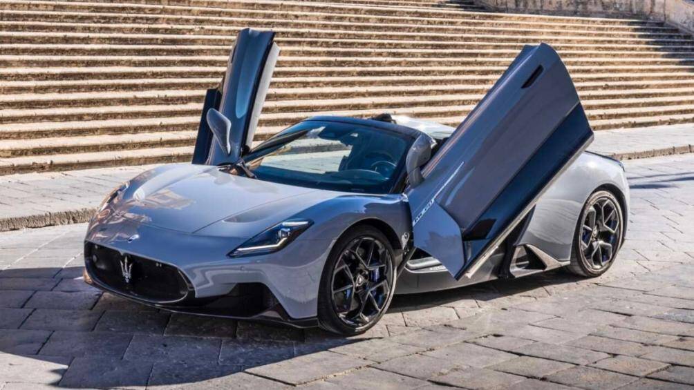 Với danh hiệu "siêu xe đẹp nhất năm 2021", Maserati MC20 Cielo là một mẫu xe luôn thu hút sự chú ý của nhiều đại gia trên thế giới