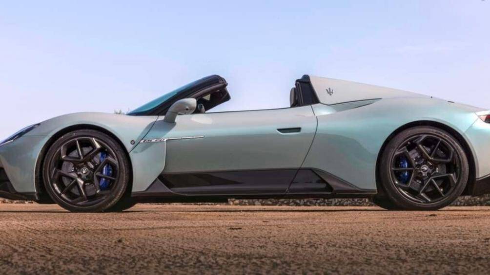 Toàn bộ quá trình đóng/mở mui chỉ diễn ra trong 12 giây