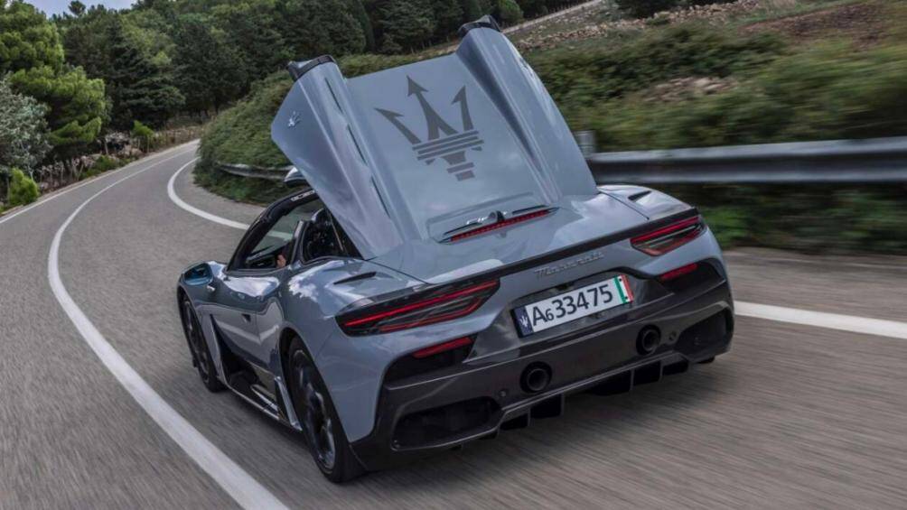 Thực tế, khả năng tùy chỉnh độ mờ đã từng xuất hiện trên một số dòng xe thể thao nhưng chưa hệ thống nào có khả năng thay đổi 100% mờ hay trong suốt như MC20 Cielo