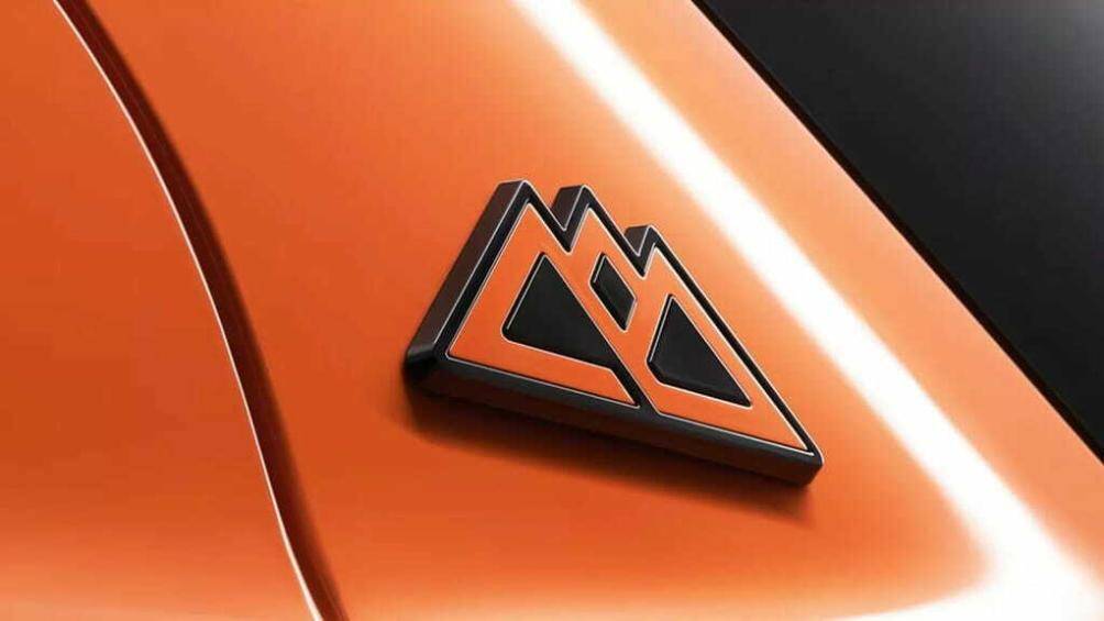 Biểu tượng của ngọn núi này được trang trí trên cột C, ốp bệ cửa và thêu nổi trên lưng ghế, trong khi đó dòng chữ Timberline của phiên bản tại Mỹ vẫn được giữ lại trên cửa cốp sau