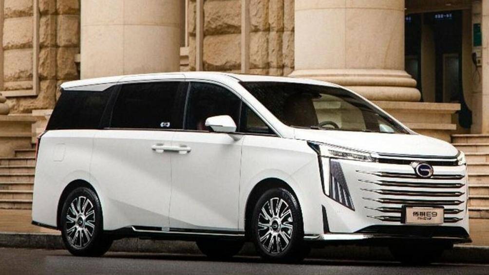 Xe có thể lăn bánh quãng đường dài 1.032 km, thời gian tăng tốc từ vị trí xuất phát lên 100 km/h chỉ trong 8,8 giây